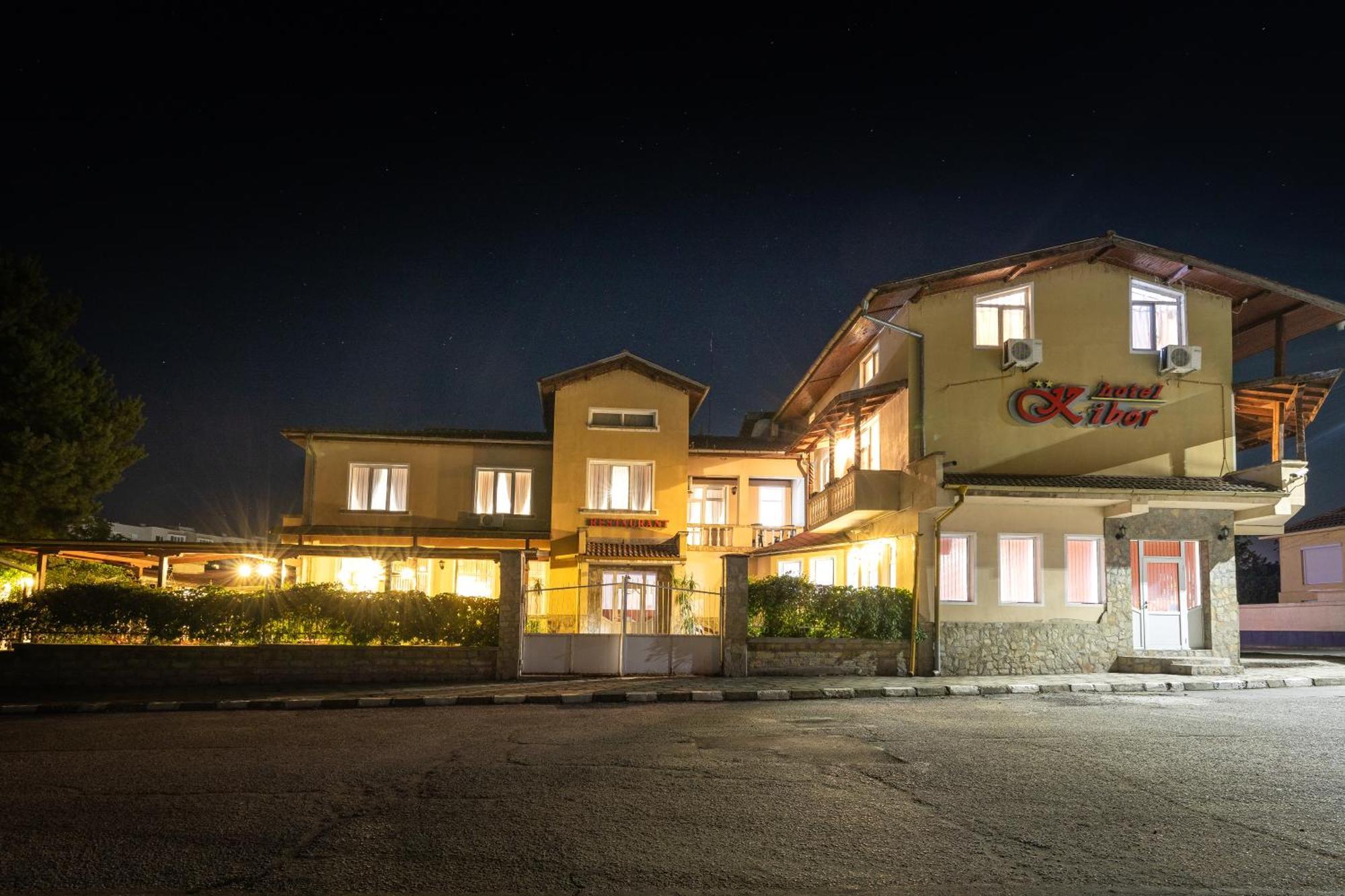 Hotel Kibor Gulubovo  Eksteriør billede
